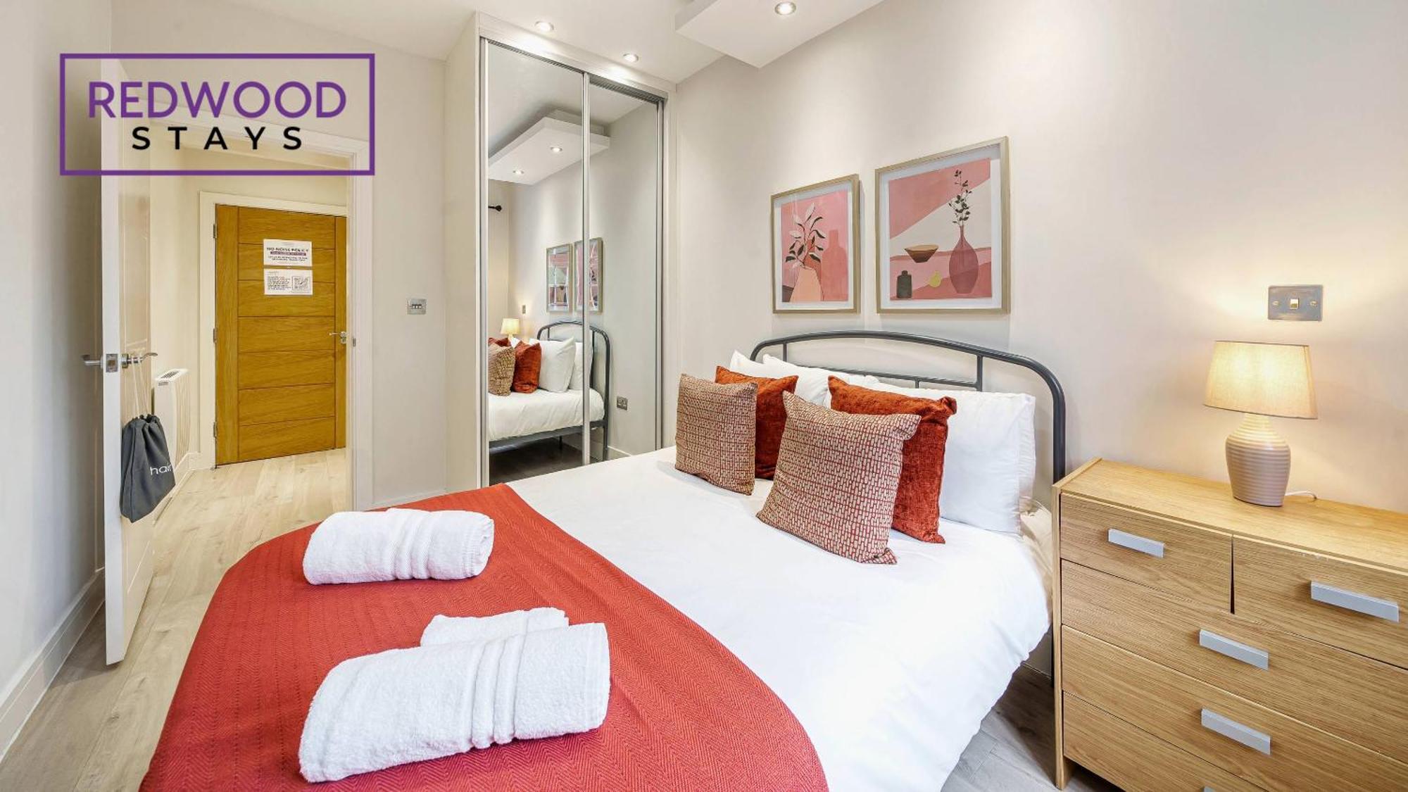 Redwood Stays: Corporate Town Center Apartment with Free Parking Aldershot Exterior photo